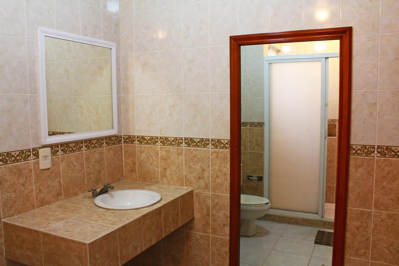 Hotel Real De Cortes Los Reyes  外观 照片